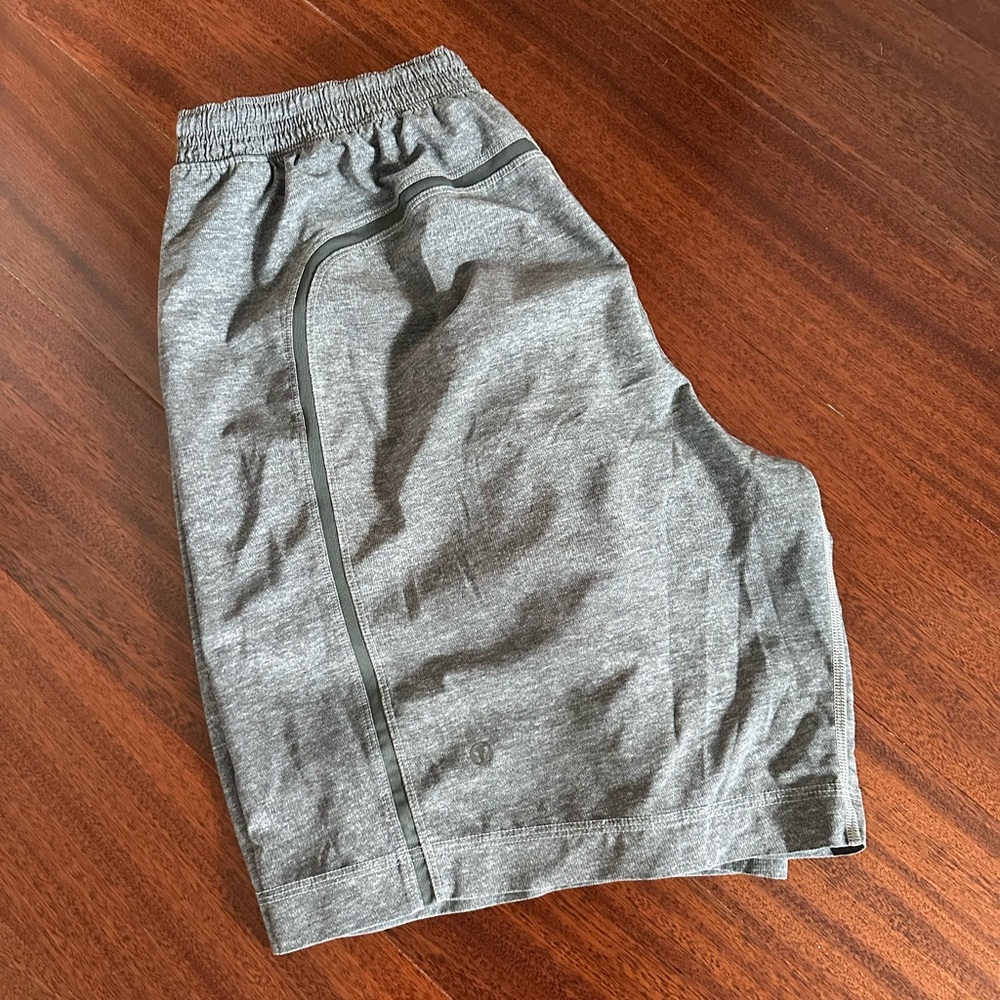 Lululemon Men’s Pace Breaker Shorts 9inch Inseam Size Large